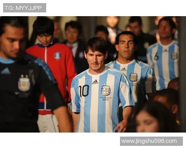 足球明星之间的复杂关系网络全景图解析与深度剖析 足球明星之间的复杂关系网络全景图解析与深度剖析